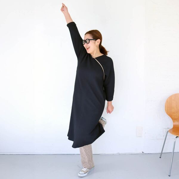 忙しい朝も即スタイル完成。一枚で着映えるワンピースを、スタッフがシーン別にコーディネート[PR]