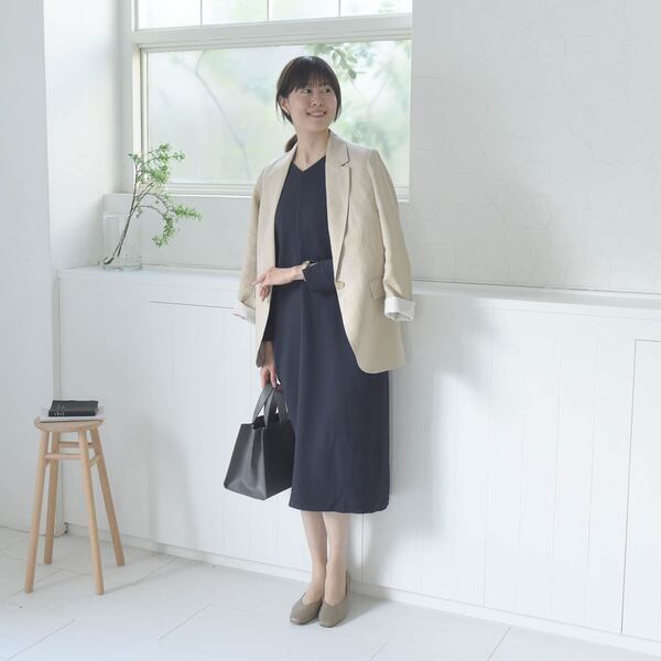 忙しい朝も即スタイル完成。一枚で着映えるワンピースを、スタッフがシーン別にコーディネート[PR]