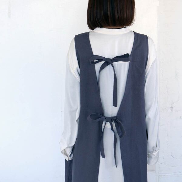 後ろ姿も抜かりなく！おもわず「かわいい」と言いたくなる“後ろリボンエプロン”スタッフ着用レポート[PR]