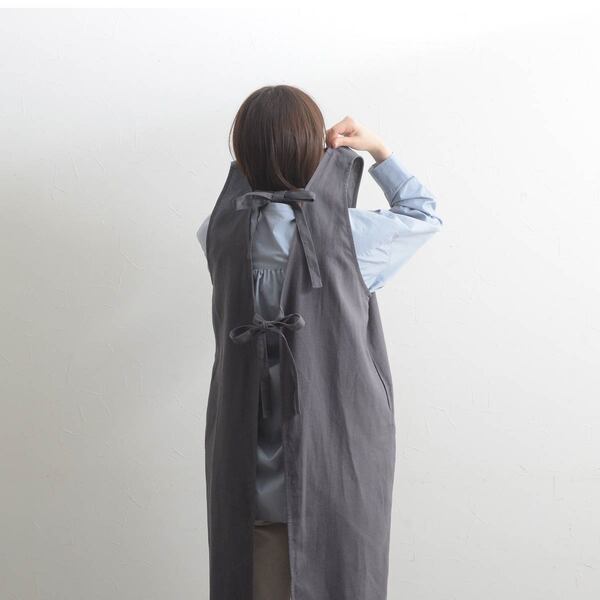 後ろ姿も抜かりなく！おもわず「かわいい」と言いたくなる“後ろリボンエプロン”スタッフ着用レポート[PR]