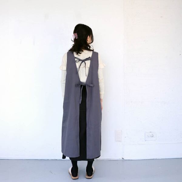 後ろ姿も抜かりなく！おもわず「かわいい」と言いたくなる“後ろリボンエプロン”スタッフ着用レポート[PR]