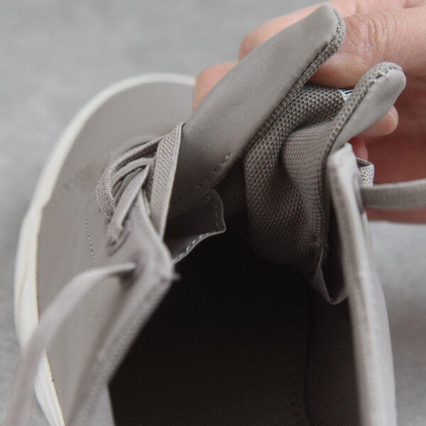 雨の日のお出かけを足元からブラッシュアップするのはこんなスニーカー！[PR]