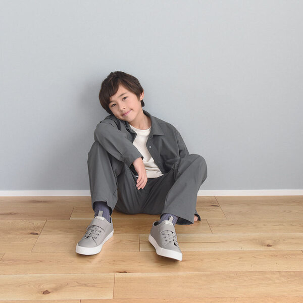 雨の日のお出かけを足元からブラッシュアップするのはこんなスニーカー！[PR]