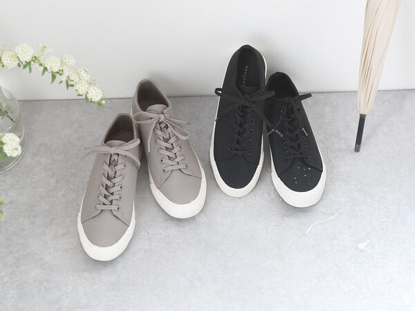 雨の日のお出かけを足元からブラッシュアップするのはこんなスニーカー！[PR]