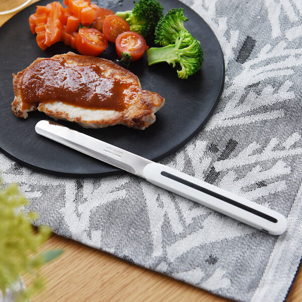 サンドイッチを潰さずにカット⁉ すごい卓上ナイフ「ARCOS」スペインから上陸