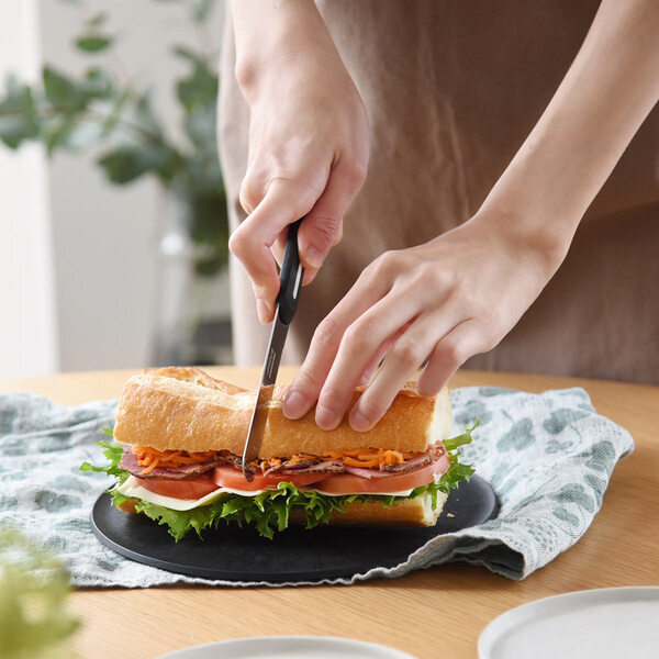 サンドイッチを潰さずにカット⁉ すごい卓上ナイフ「ARCOS」スペインから上陸