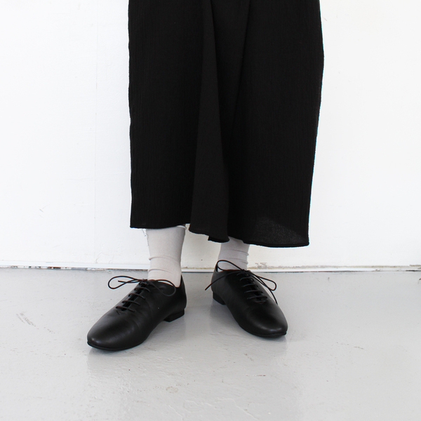 春のおしゃれは足元から。気分がアガる「ローファー＆レースアップシューズ×靴下」スタッフコーディネート術[PR]