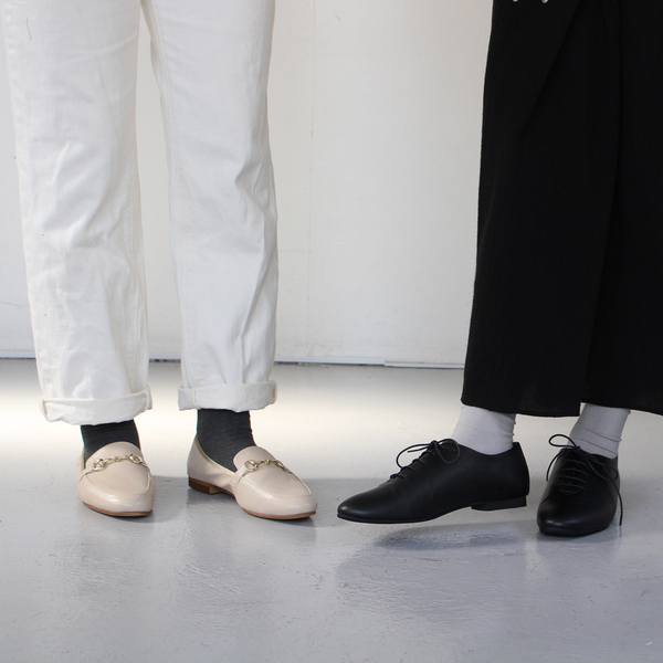春のおしゃれは足元から。気分がアガる「ローファー＆レースアップシューズ×靴下」スタッフコーディネート術[PR]