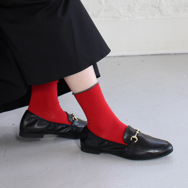 春のおしゃれは足元から。気分がアガる「ローファー＆レースアップシューズ×靴下」スタッフコーディネート術[PR]