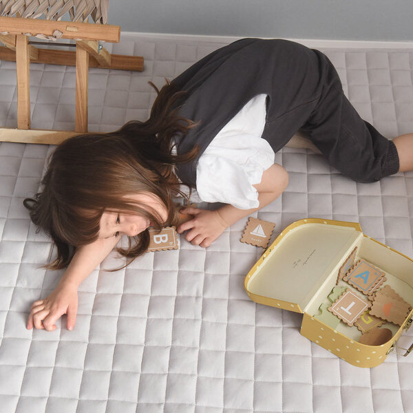 くつろぎタイムに冷感プラス。夏寝具の王様「ドライコットン」から、ひんやり系インテリア誕生！[PR]