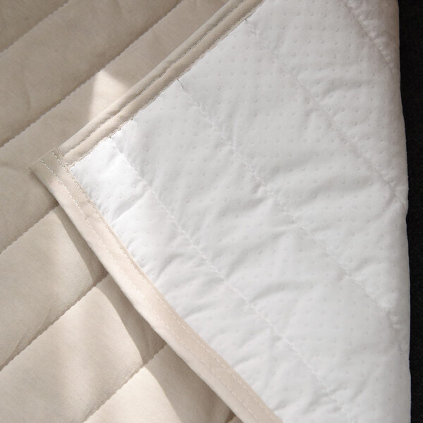 くつろぎタイムに冷感プラス。夏寝具の王様「ドライコットン」から、ひんやり系インテリア誕生！[PR]