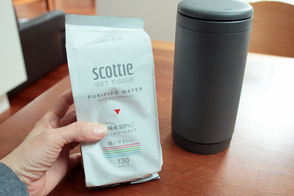 子どもとの生活に欠かせないウェットティッシュ。「marnaの縦型ケース」に替えたら不便さが解消しました。[PR]
