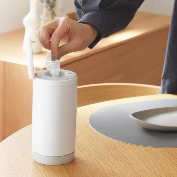 子どもとの生活に欠かせないウェットティッシュ。「marnaの縦型ケース」に替えたら不便さが解消しました。[PR]