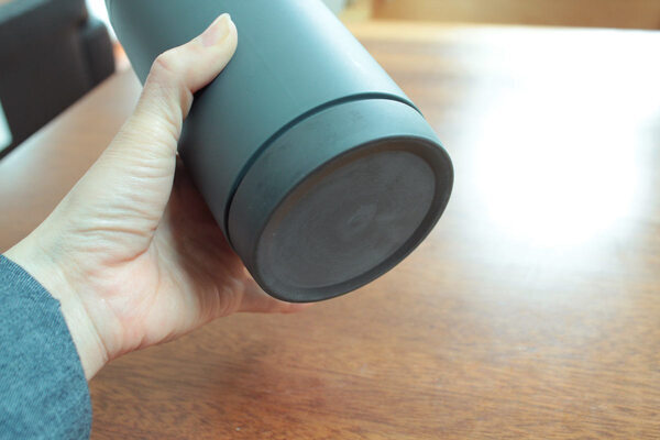 子どもとの生活に欠かせないウェットティッシュ。「marnaの縦型ケース」に替えたら不便さが解消しました。[PR]