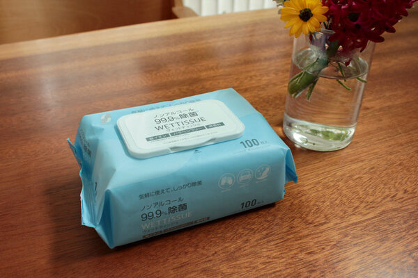 子どもとの生活に欠かせないウェットティッシュ。「marnaの縦型ケース」に替えたら不便さが解消しました。[PR]