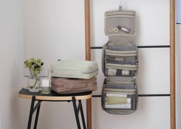 人それぞれ「使いやすい仕分け方」ができる吊り下げポーチ、みんなはどう使っている？GWや夏休みの旅行前におさらい！【インスタグラマーさんのもの選び】[PR]