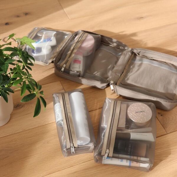 人それぞれ「使いやすい仕分け方」ができる吊り下げポーチ、みんなはどう使っている？GWや夏休みの旅行前におさらい！【インスタグラマーさんのもの選び】[PR]