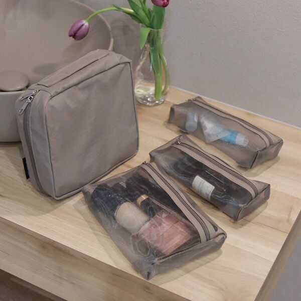 人それぞれ「使いやすい仕分け方」ができる吊り下げポーチ、みんなはどう使っている？GWや夏休みの旅行前におさらい！【インスタグラマーさんのもの選び】[PR]