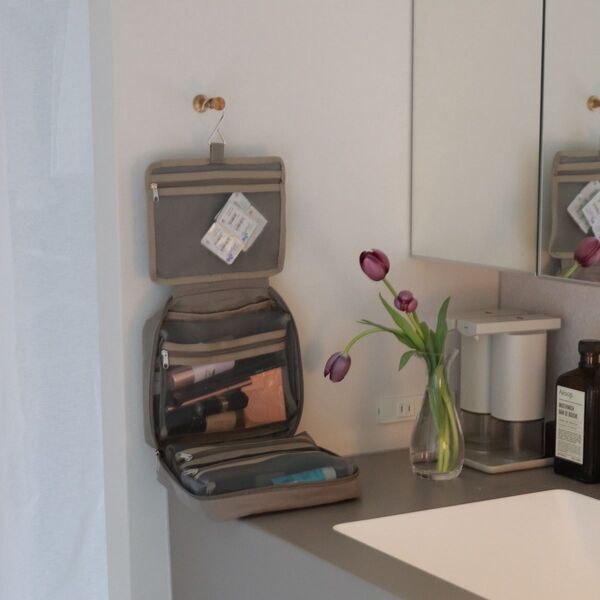 人それぞれ「使いやすい仕分け方」ができる吊り下げポーチ、みんなはどう使っている？GWや夏休みの旅行前におさらい！【インスタグラマーさんのもの選び】[PR]