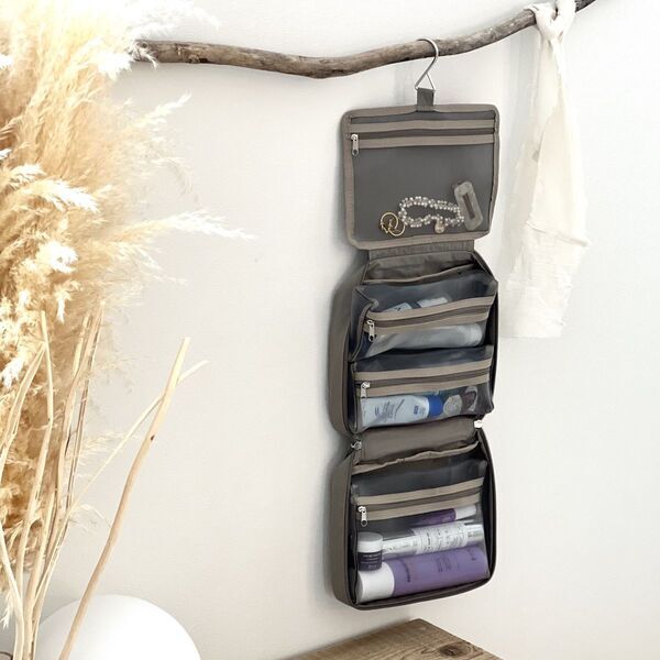 人それぞれ「使いやすい仕分け方」ができる吊り下げポーチ、みんなはどう使っている？GWや夏休みの旅行前におさらい！【インスタグラマーさんのもの選び】[PR]