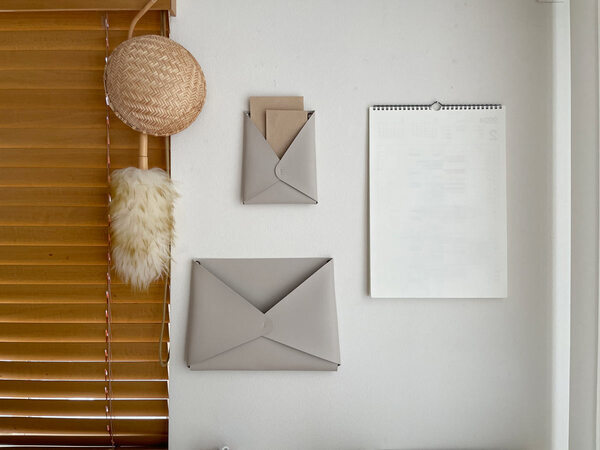 新学期からはこれで解決！学校のプリントを管理できる「フェイクレザー レターポケット」。[PR]