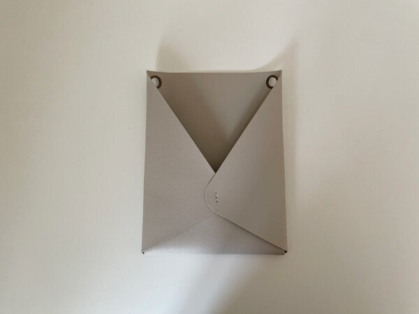 新学期からはこれで解決！学校のプリントを管理できる「フェイクレザー レターポケット」。[PR]