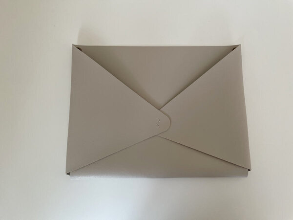 新学期からはこれで解決！学校のプリントを管理できる「フェイクレザー レターポケット」。[PR]