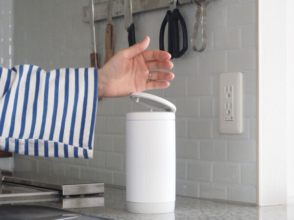 ワンタッチで取り出せてストレスフリー！新生活に取り入れたい、マーナの「縦型ウェットティッシュケース」[PR]