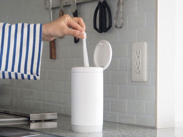 ワンタッチで取り出せてストレスフリー！新生活に取り入れたい、マーナの「縦型ウェットティッシュケース」[PR]