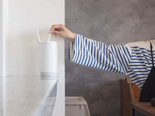 ワンタッチで取り出せてストレスフリー！新生活に取り入れたい、マーナの「縦型ウェットティッシュケース」[PR]