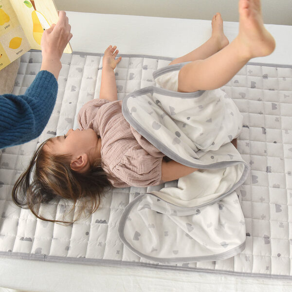 暑がりキッズ＆ベビーが涼しく眠れる！夏の抱っことネンネに「接触冷感」２シリーズで暑さ対策[PR]