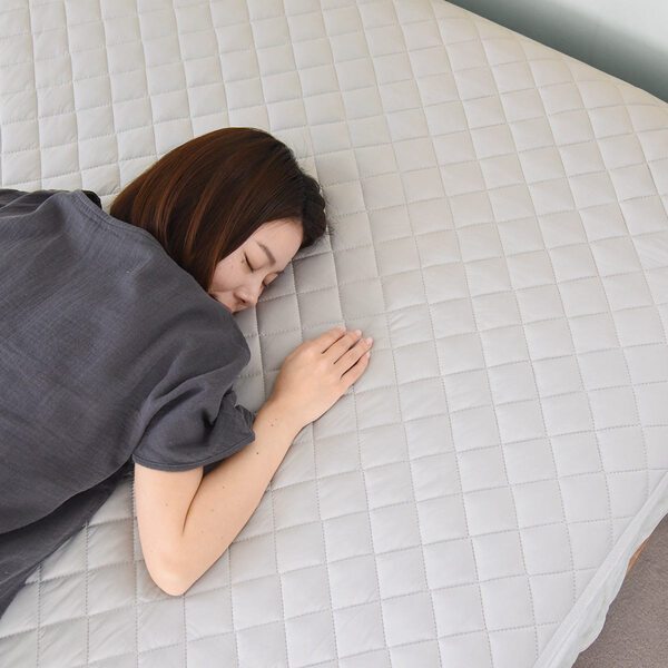 最高峰のヒンヤリ感！究極の夏寝具、強冷感Q-MAX0.53のケット＆敷パッド登場[PR]