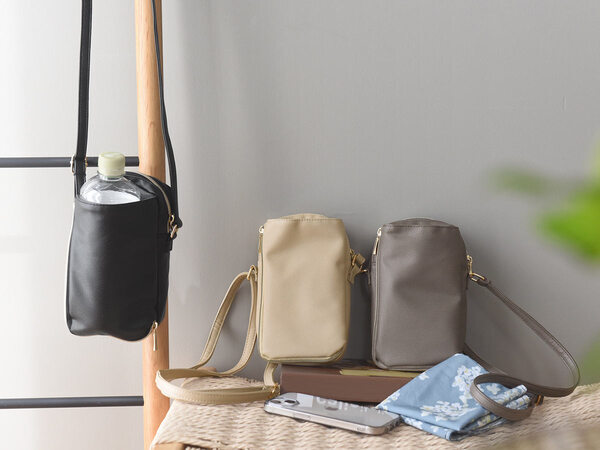 飲み物なしでは出歩けない！街歩き、運動会、お散歩、旅行にも、ハンズフリーでドリンクを持ち歩けるスマホショルダー[PR]