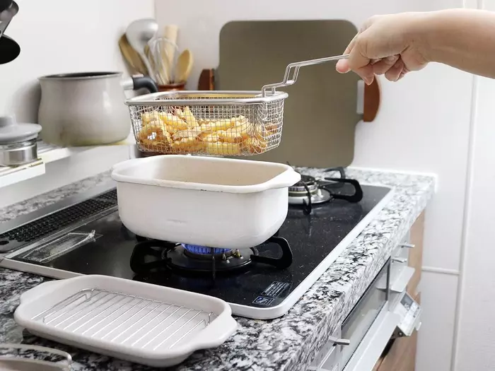 まるでお店みたい!ついつい手が止まらなくなるカリッとホクホク「フライドポテトの作り方」