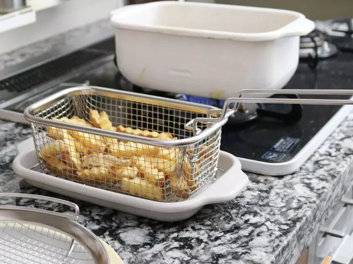 まるでお店みたい!ついつい手が止まらなくなるカリッとホクホク「フライドポテトの作り方」