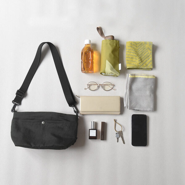 小さめバッグ新時代、いまどきのミニバッグは「しっかりモノの機能派」全４タイプ[PR]