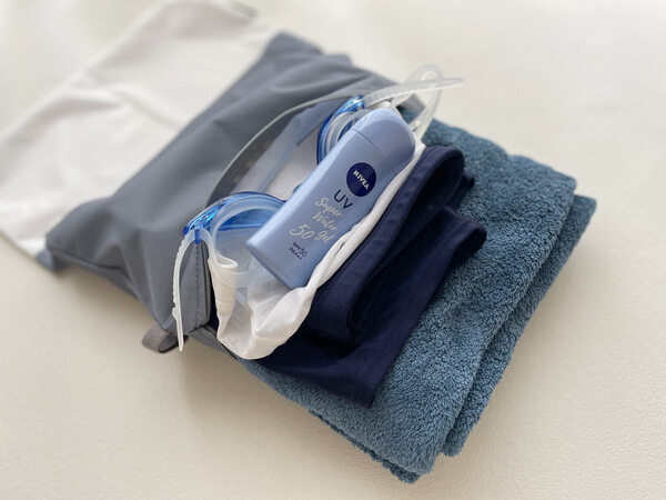 夏の水遊びに便利！ 「濡れたまま収納できる防水ポーチ」