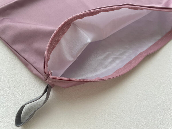 夏の水遊びに便利！ 「濡れたまま収納できる防水ポーチ」