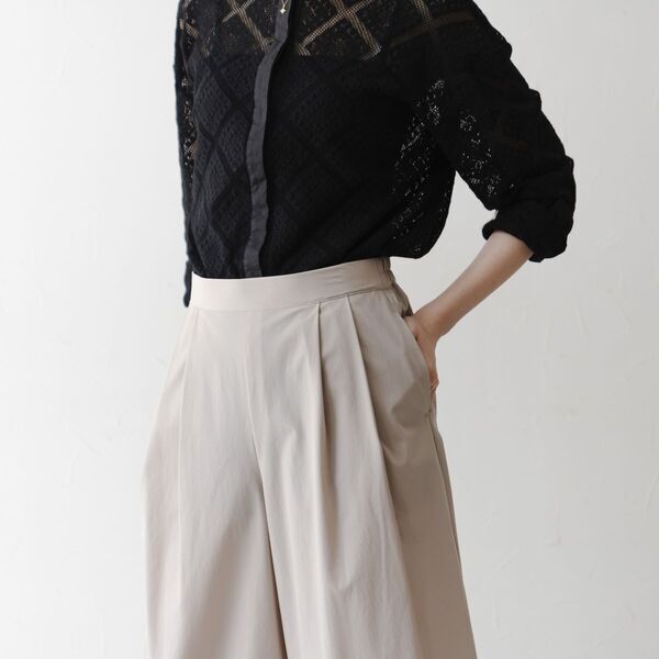 パンツ×シャツがやっぱり無敵。この夏を100％楽しむパンツコーデに、スタッフが挑戦！[PR]