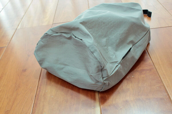 旅行や習い事でも、さまざまなシーンで活躍する。サイズ調節可能な「bon moment シューズケース」[PR]