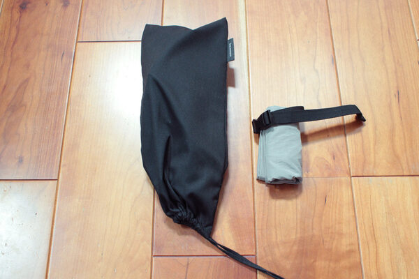 旅行や習い事でも、さまざまなシーンで活躍する。サイズ調節可能な「bon moment シューズケース」[PR]