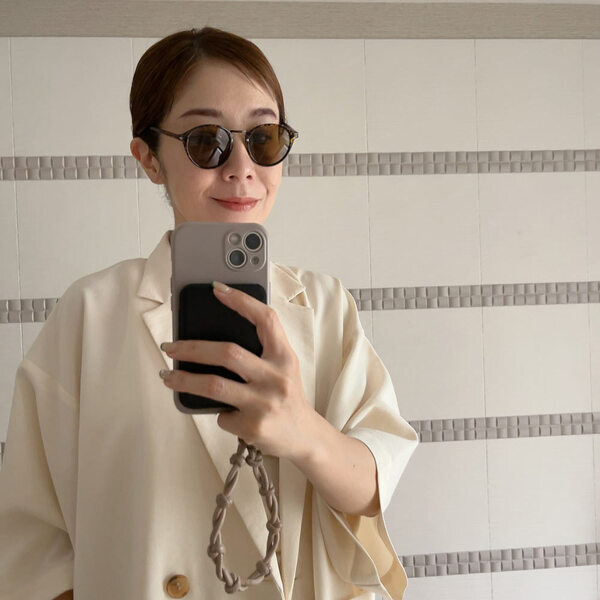 「丸めのフレーム×淡いレンズ」が今っぽい。 サングラスにもトレンドを取り入れてみませんか？[PR]