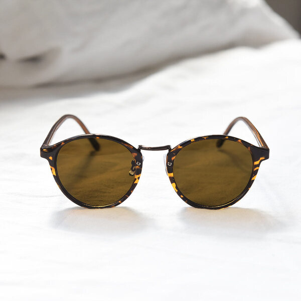 夏の紫外線対策必需品！「ATELIER BRUGGE（アトリエブルージュ）ボストンサングラス」スタッフコーディネート一挙公開[PR]