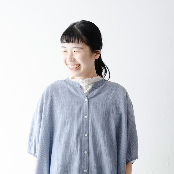 カジュアルにもきれいめにも着こなせる、Tシャツブラウス＆バンザイドルマン。あなたはどっち派？[PR]