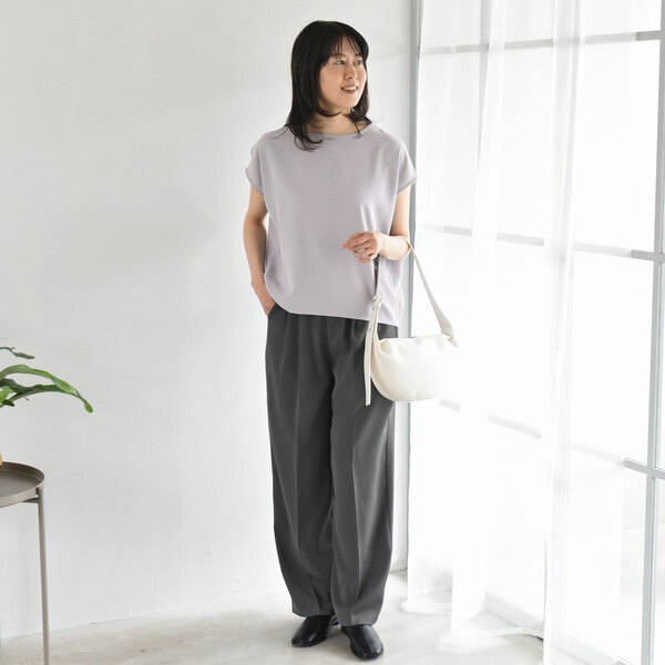 カジュアルにもきれいめにも着こなせる、Tシャツブラウス＆バンザイドルマン。あなたはどっち派？[PR]