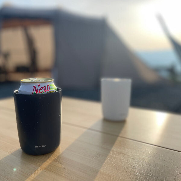 青空の下でキンキンに冷えたドリンク！そんな最高を叶えるアイテムあります。[PR]