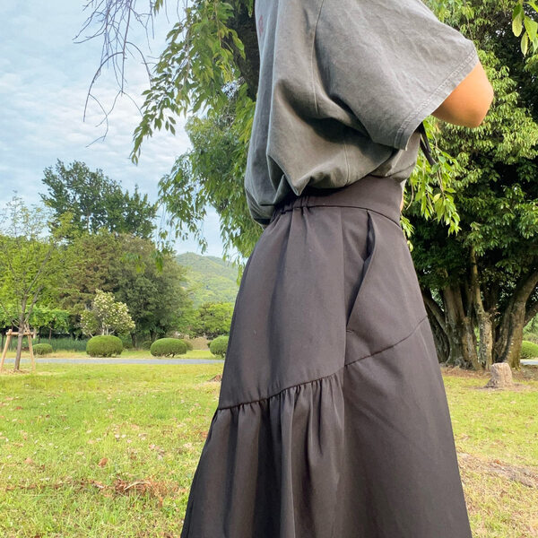 結論、雨でも晴れでもOK！トップスで印象自在な「撥水スカート」コーデ[PR]