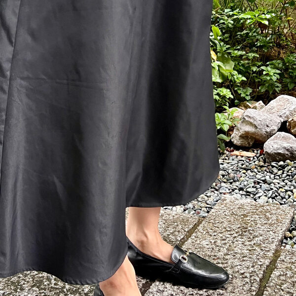 結論、雨でも晴れでもOK！トップスで印象自在な「撥水スカート」コーデ[PR]