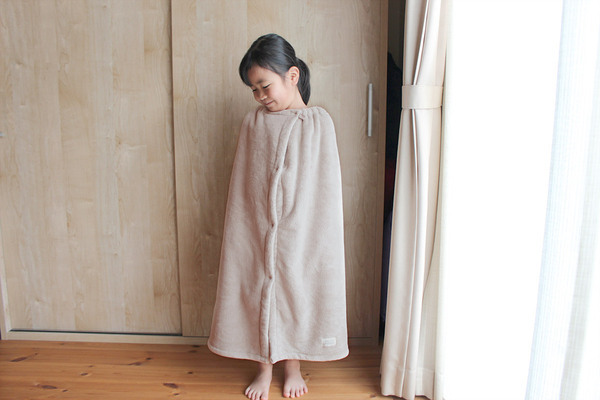 「濡れたままウロウロしない！」自由なキッズには、瞬間吸水タオル＆キャップで先手必勝[PR]