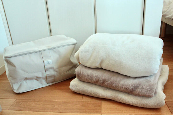 オフシーズンの衣類や寝具の片付けに。クローゼットもお部屋もスッキリ整う「ソフトタイプのbon moment 衣類収納ケース」[PR]